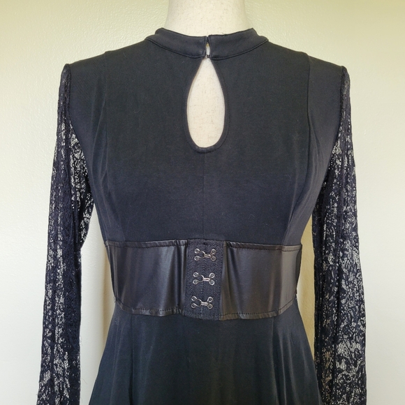 Royal Bones | Lace Keyhole Hi-Low Dress - Picture 3 of 12
